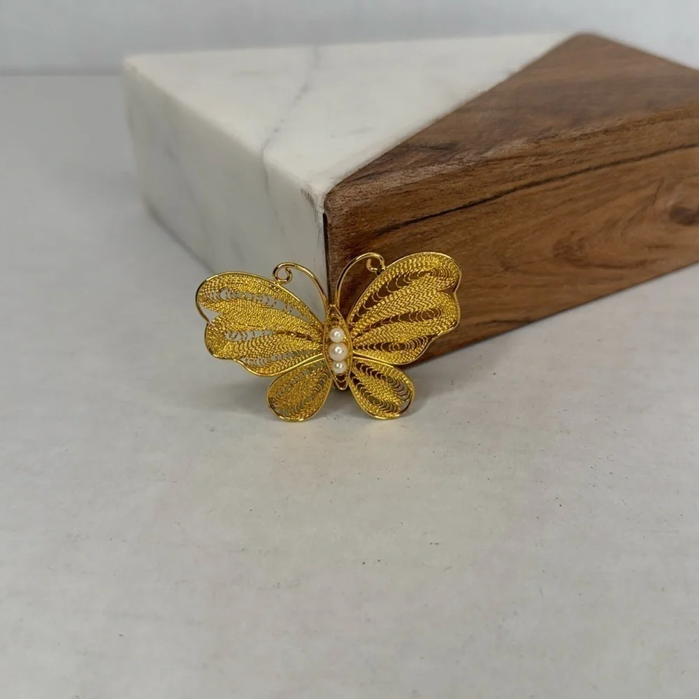 Vintage 1940s Gold Butterfly with Pearl Detailing Brooch Lot B11